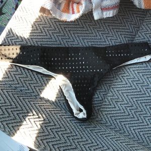 Acacia black mesh pipeline bottoms